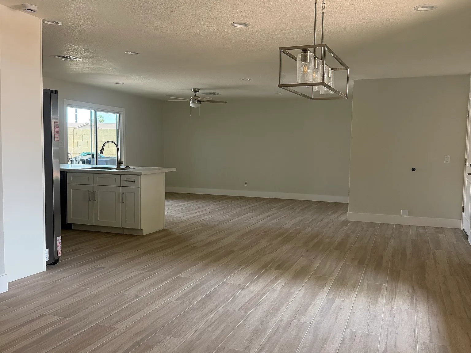 4 bed, 1649 sqft, $3,195 — Photo 3