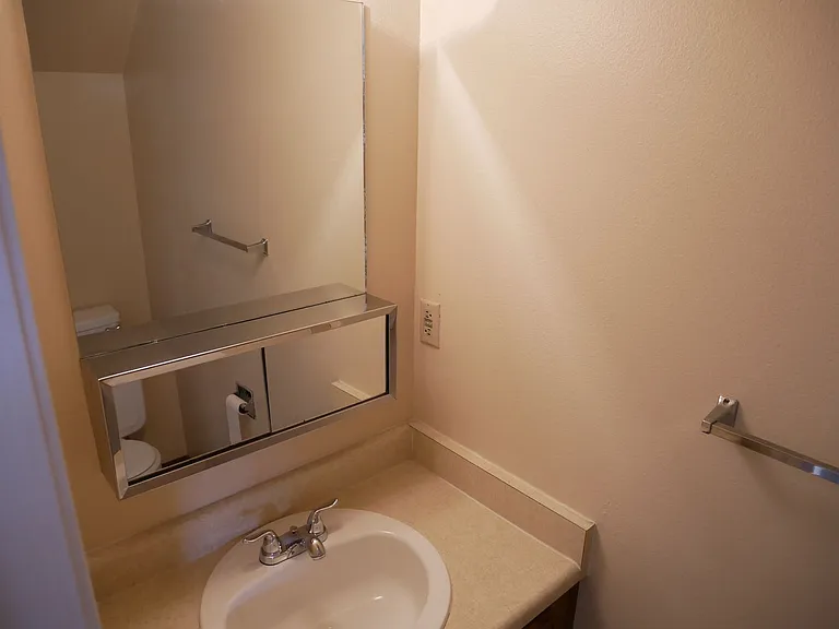 7612 Clover Hill Dr — Photo 6