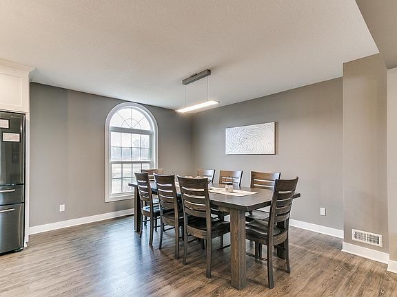 4th image of 407 Parkview St