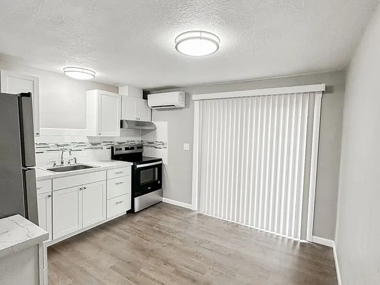 Oak Village West — Photo 8