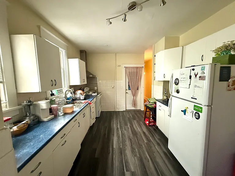 876 Warren St #1 — Photo 9