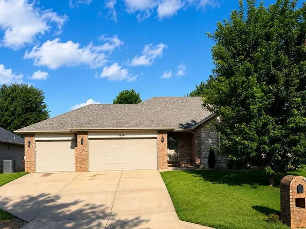3263 N Dickerson Avenue, Springfield, MO 65803