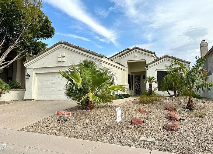 3 bed, 2.0 bath, 1907 sqft, $2,695 — Photo 1