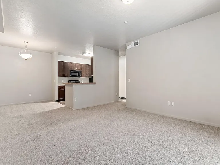 Aspen Creek Apartments — Photo 8