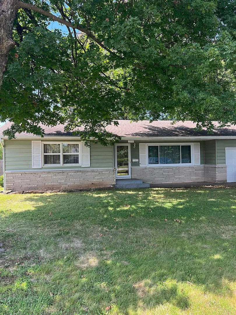 3 bedroom home near Mercy Hospital — Photo 2