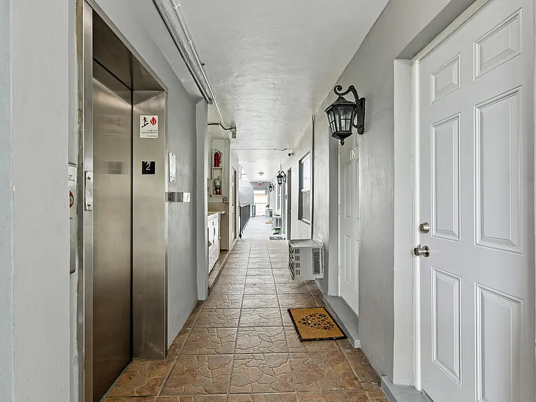 1021 NE 24th Ave #12 — Photo 32