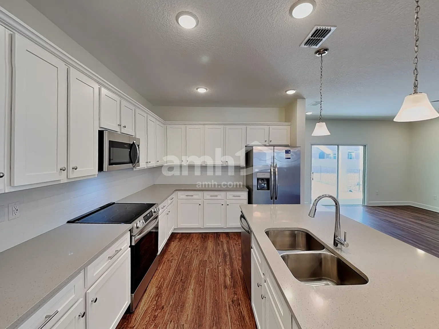4 bed, 2.5 bath, 2078 sqft, $2,720 — Photo 2
