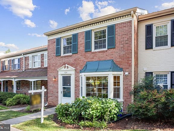3rd image of 724 Azalea Dr #10