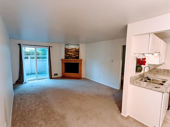 5th image of 14200 NE 171st St Unit F106