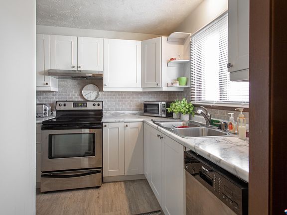 4th image of 5012 Southwood Cir