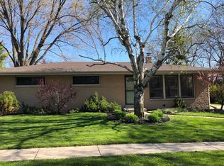 6008 Oakwood Ln W, Greendale, WI 53129