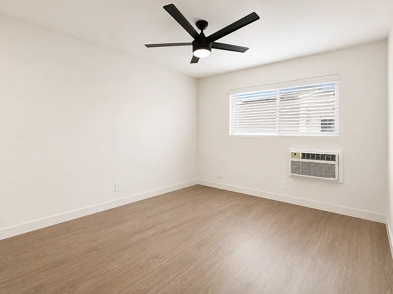 Reseda Apartments | 7650 Reseda Blvd — Photo 22