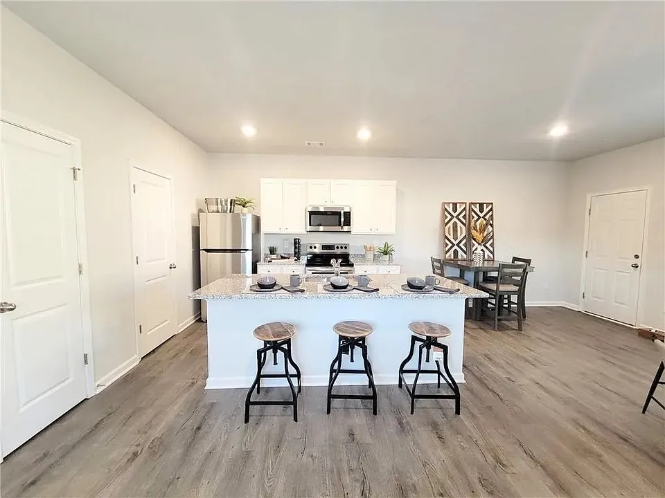 138 Village Green Dr