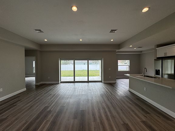 5th image of 4368 Kennett St