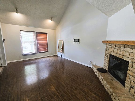 3rd image of 6707 W 150th St