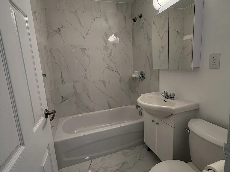 180 Vaughan Rd #101 — Photo 7