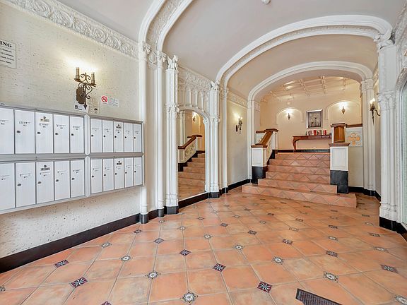5th image of 1850 Clay St APT 201