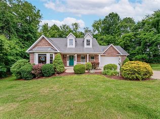 1 Camry Dr, Irwin, PA 15642