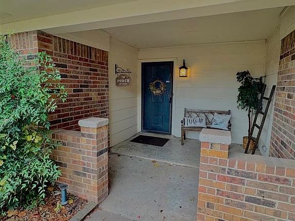 2nd image of 2304 NW Nottingham Rd