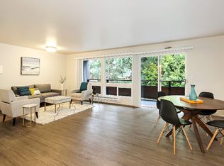 Town & Country, Bellevue, WA 98004