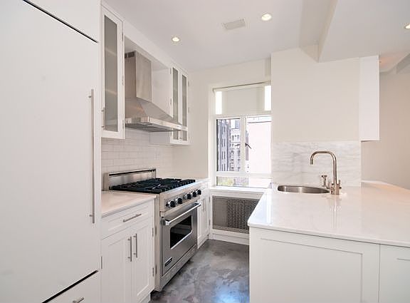 5th image of 44 E 67th St APT 10C