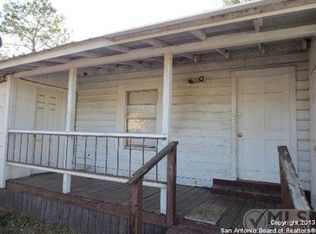 414 Davis Ave, Devine, TX 78016