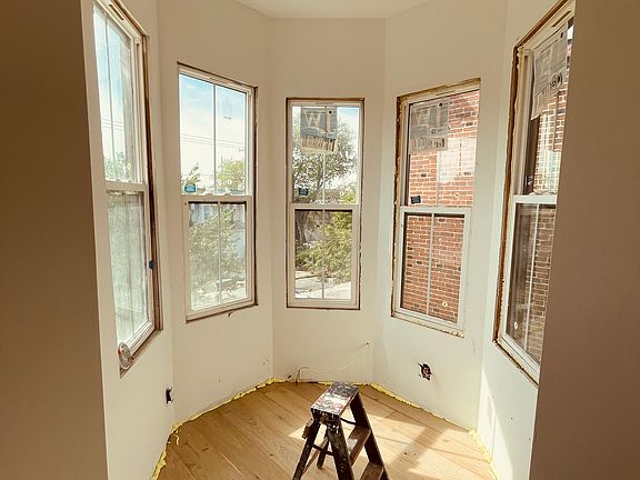 5th image of 4923 Warrington Ave Floor 3