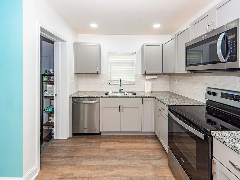 6933 Raymond Ave — Photo 11