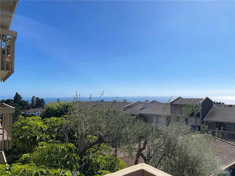 6542 Ocean Crest Dr — Photo 8