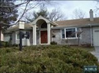 107 Pershing Rd, Englewood Cliffs, NJ 07632