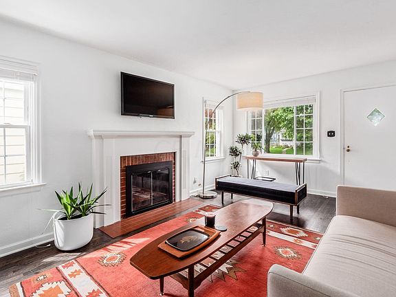 5th image of 623 E Royal Forest Blvd