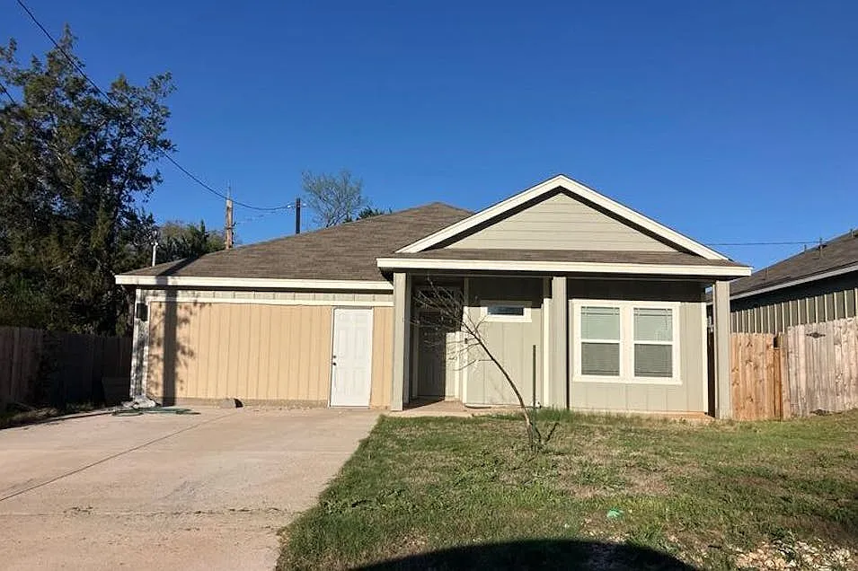 822 Driftwood Ln