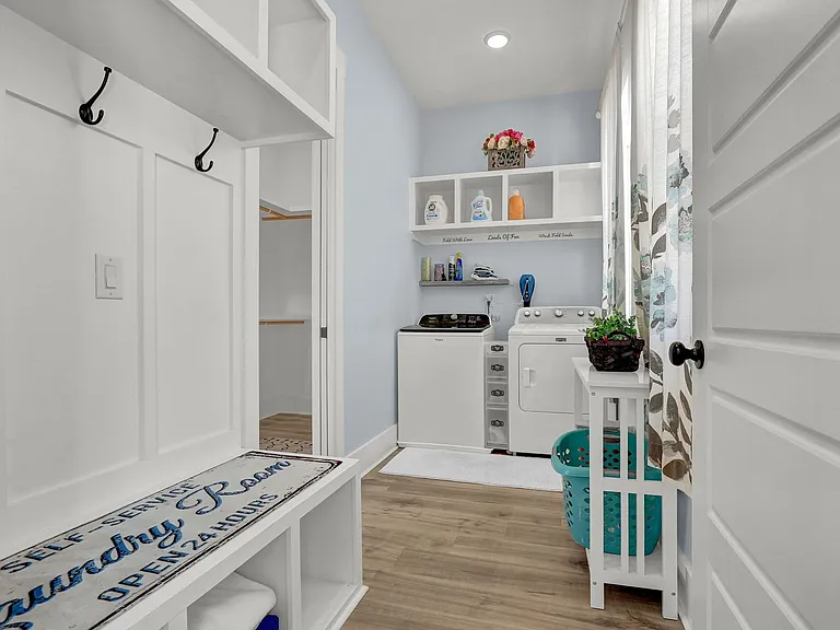 1059 Meridian Dr — Photo 3