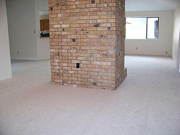 2nd image of 326 Quail Hollow Dr