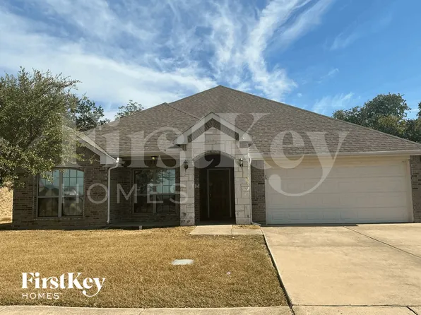 805 Oakmont Dr, Ennis, TX 75119