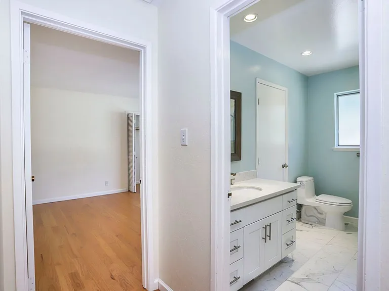 264 W Oakwood Blvd — Photo 19
