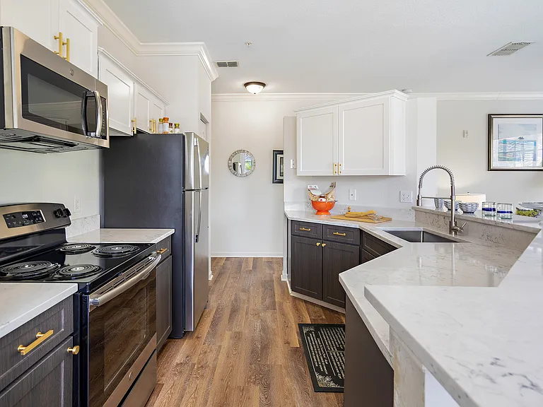 Grandeville at RiverPlace — Photo 19