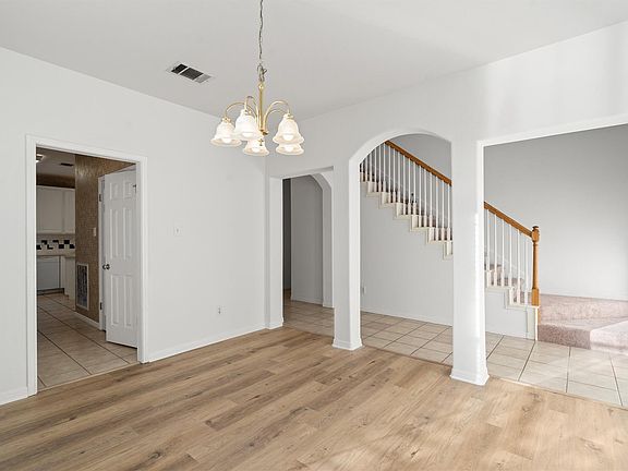 3rd image of 803 Cashew Ln