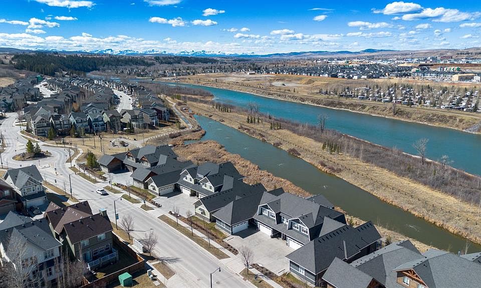1st image of 44 S Riviera Way