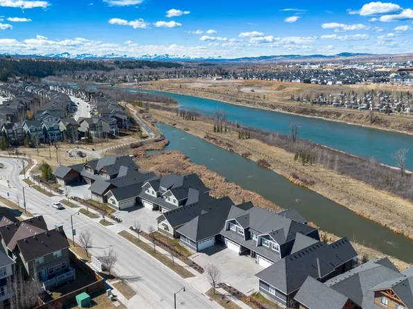 44 S Riviera Way, Cochrane, AB T4C 0W9