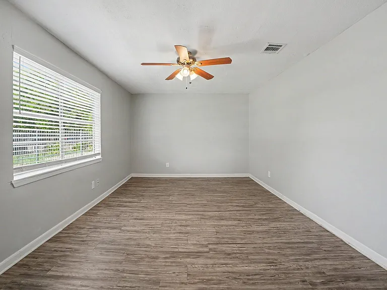8807 Barton St — Photo 8