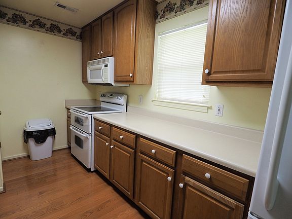 5th image of 1717 Warner Pl
