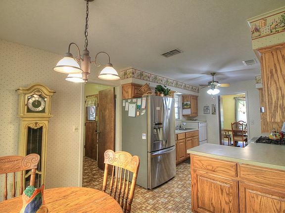 5th image of 6 Red Oak Ln
