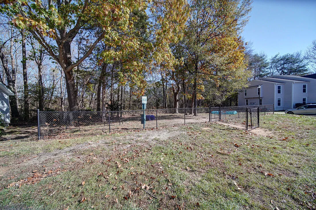 Chatham Wood Apartments — Photo 4