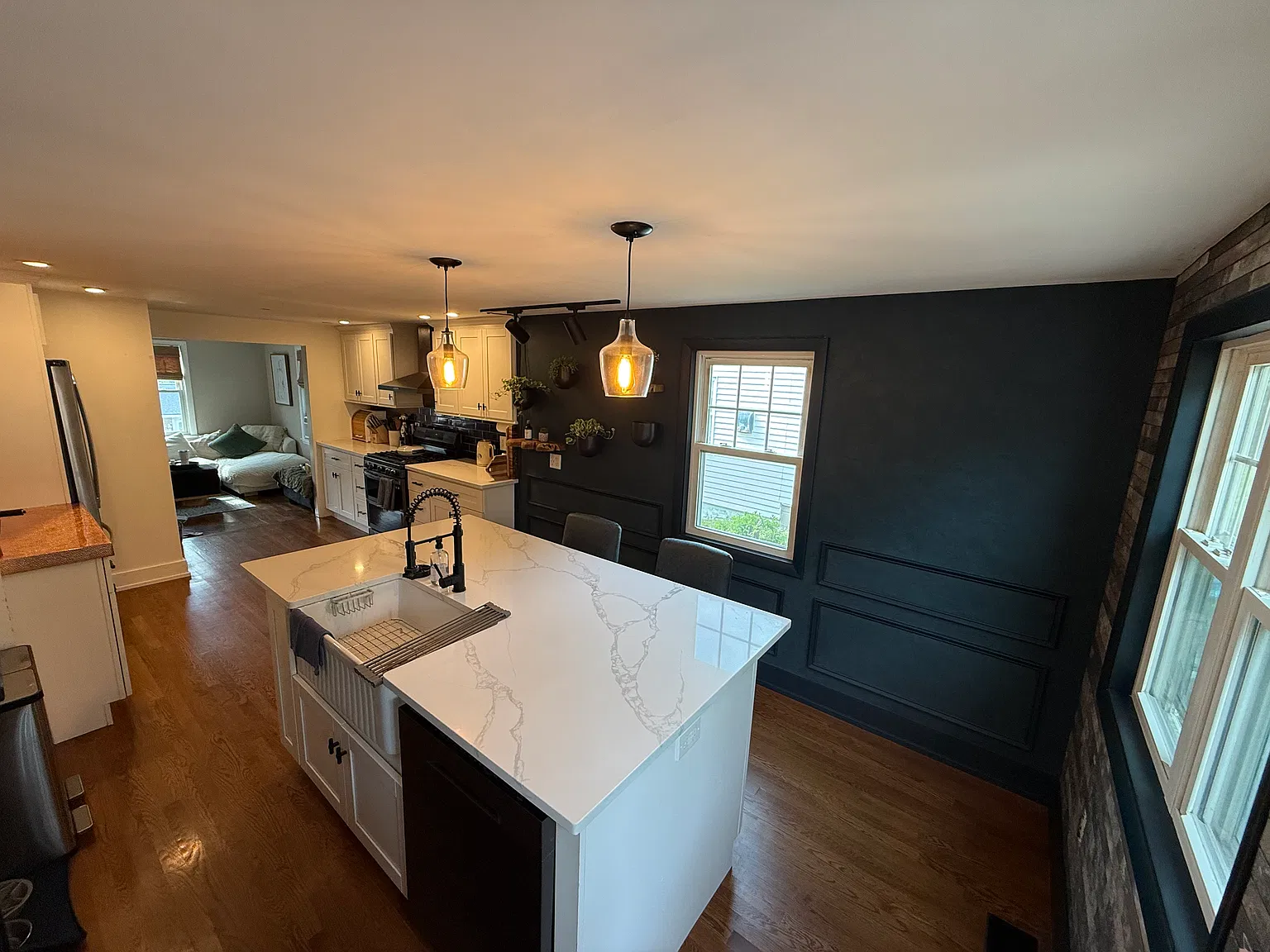 3 bed, 1503 sqft, $4,100 — Photo 2