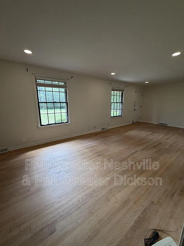 3 bed, 3.0 bath, 2000 sqft, $2,550 — Photo 4