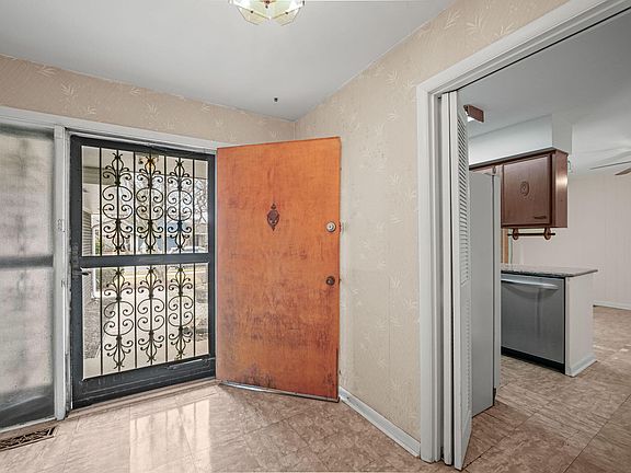 4th image of 2104 Cardinal Dr