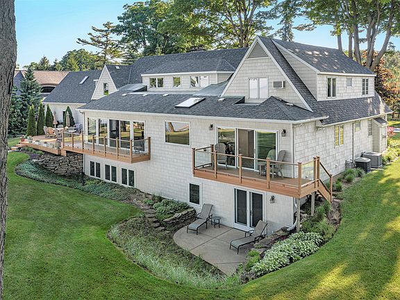 4th image of 11001 Lakeshore Dr