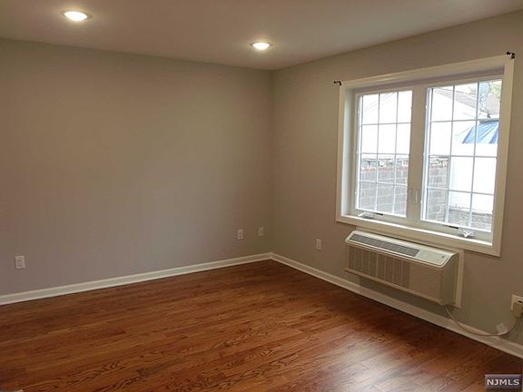 4th image of 41 Argyle Pl #7
