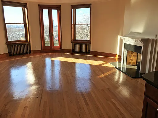 Rented by Joe Gotham LTD | media 18